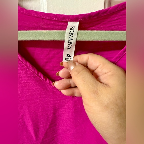 Zenana Woven Airflow V-Neck Dolman Short Sleeve Pocket Top - Picture 2 of 2